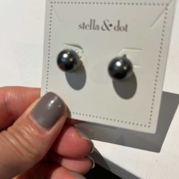 Grey Pearl and silver earrings- Stella & Dot - Picture 5 of 5